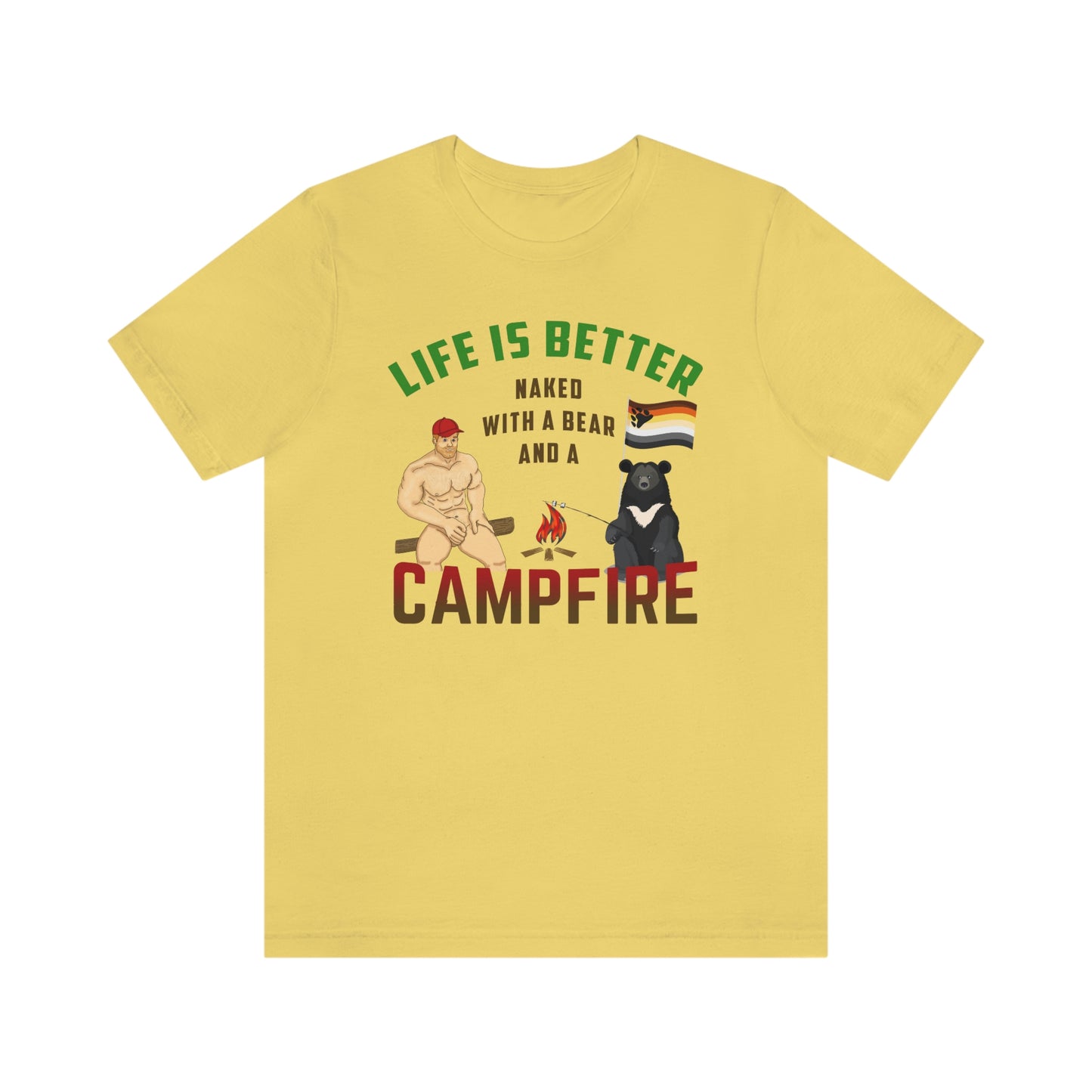 La vida es mejor desnuda con un oso y una fogata camiseta para adultos