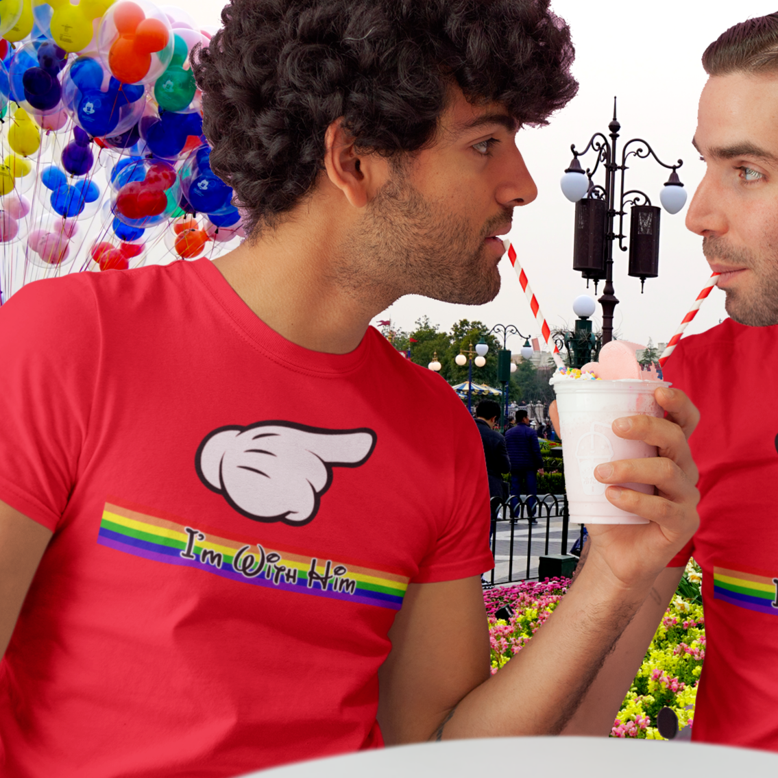 Je suis avec lui T-shirt adulte avec la main de la souris pointant vers la droite